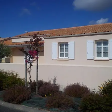 700m A Pied De La Plage Du Platin Puyraveau